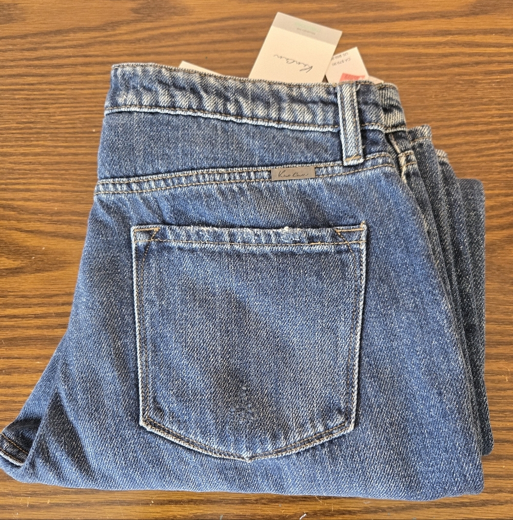 NWT! KanCan High Rise Mom Jeans Size 28.